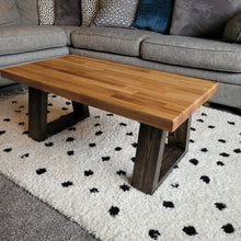 Load image into Gallery viewer, Custom Solid Oak Coffee Table

